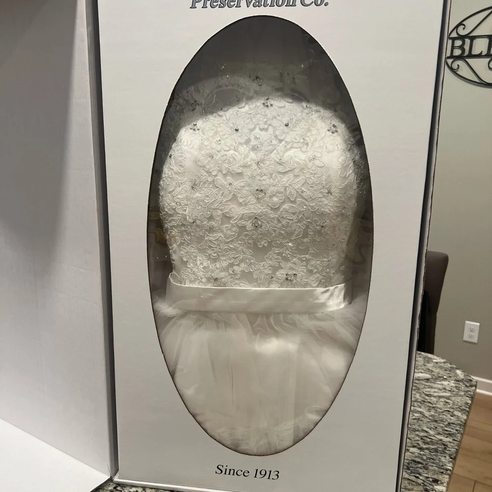 White Storage Box size 10.